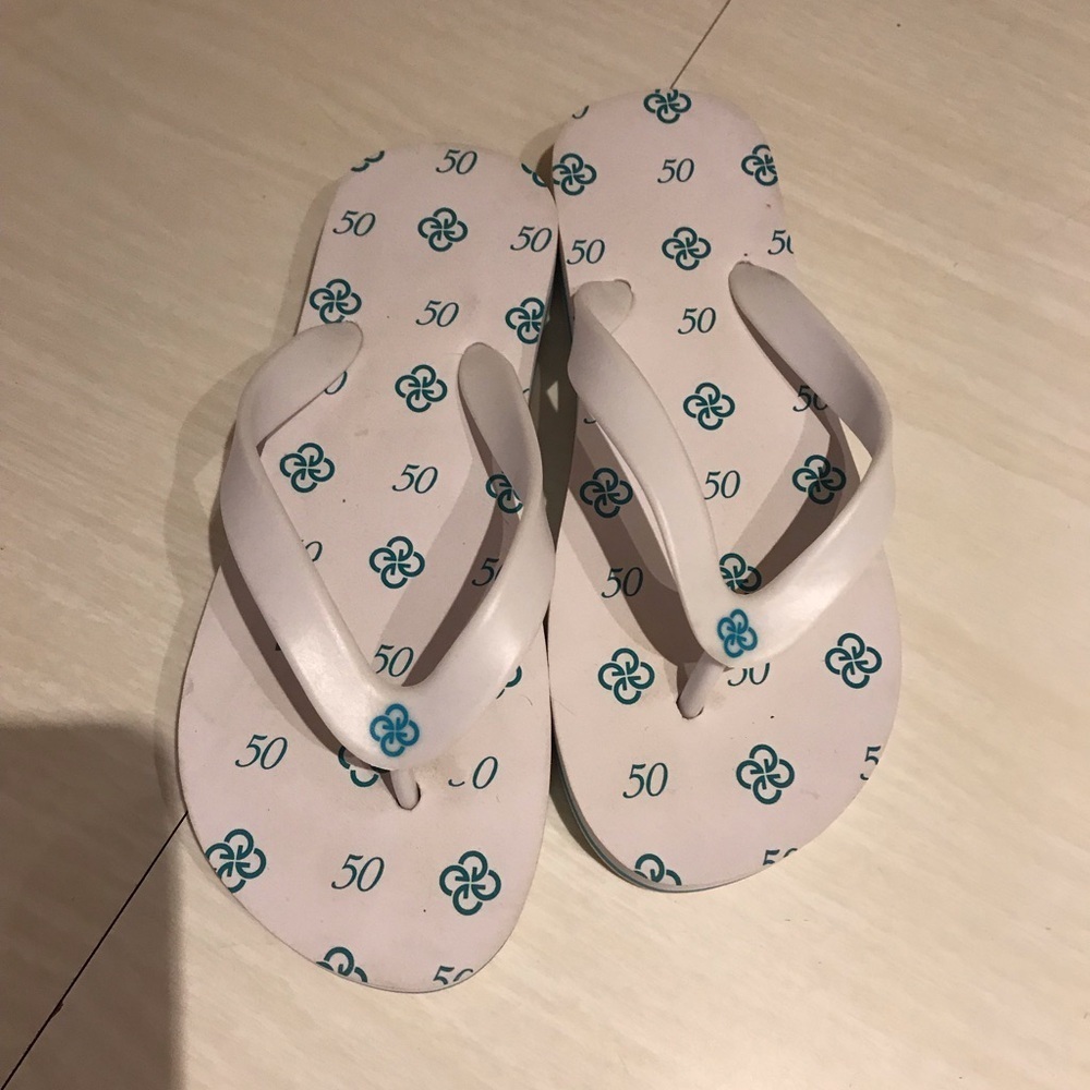 Guess White and Blue Flip Flops nwot